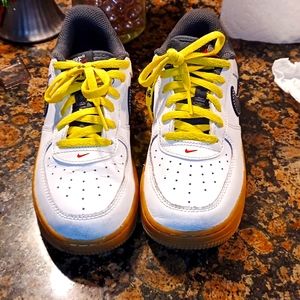 Nike Air Force 1 LV8 youth size 1